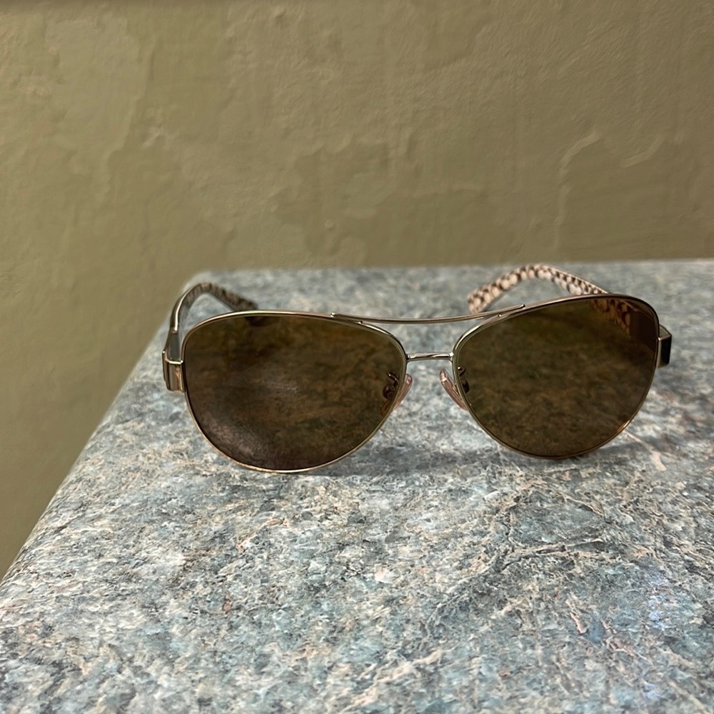 Womens Coach sunglasses. Metal frame. HC7047 L103 CHRISTINA